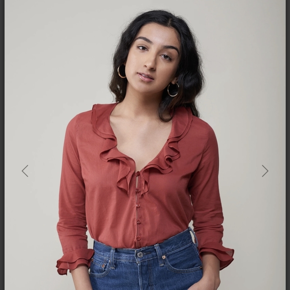 Tops - NWT Womn The Amia Top *FIRM PRICE*